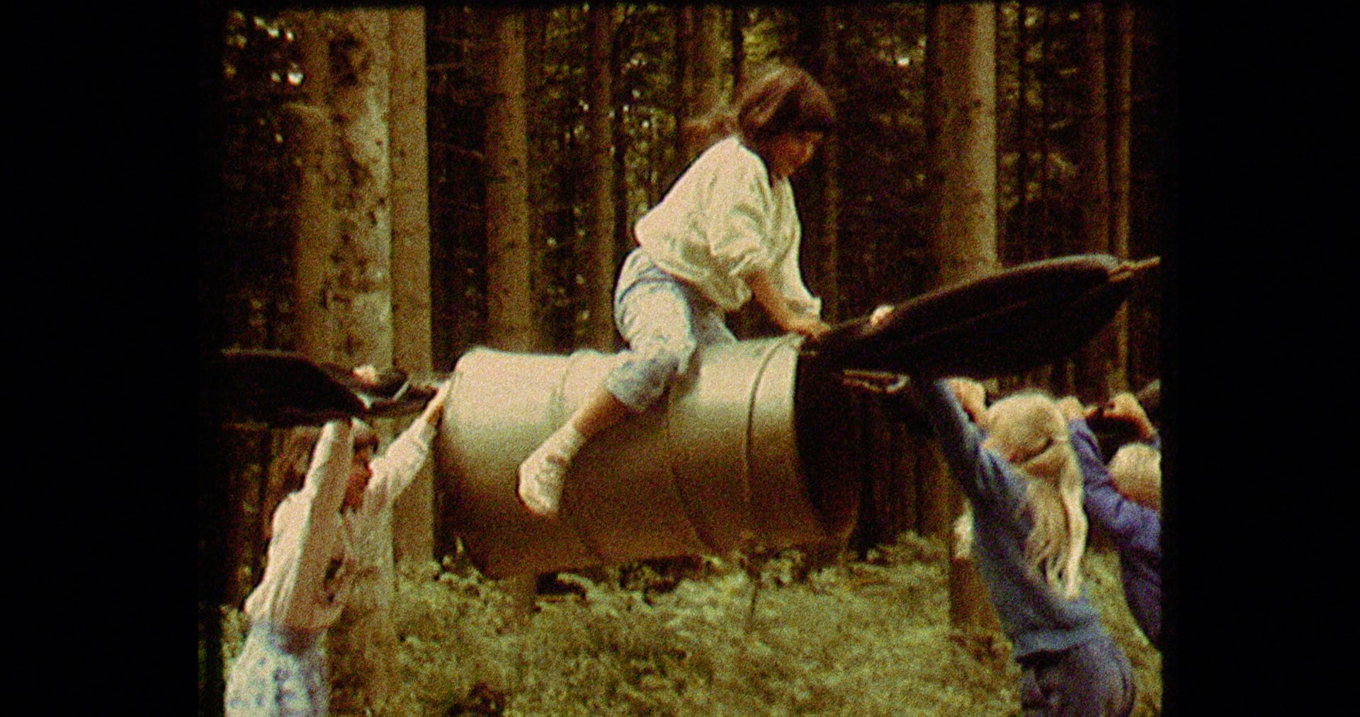 AMAZONEN EINER GROSSTADT - Urban Amazons - Directed by Thais Odermatt