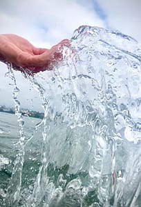Faire des Vagues (Making Waves) - Hannah Klaas