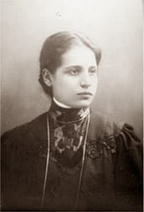 Emmy Noether: Revolutionary Mathematician Who Linked Symmetry and Conservation Laws
