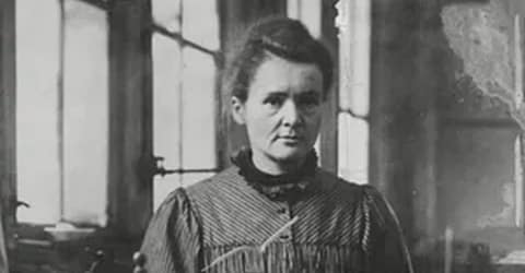 Marie CurieMarie Curie in her Paris laboratory. - Copie