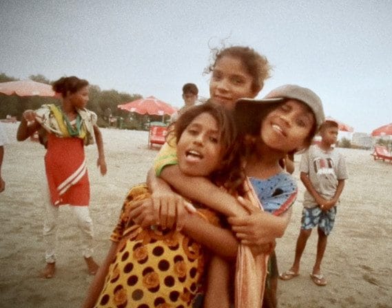Bangla Surf Girls - Elizabeth D. Costa (2)