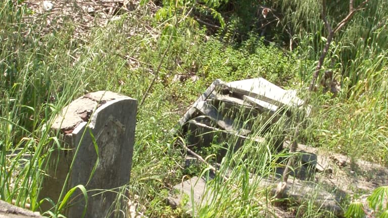 Laid to Rest: Buried Stories of the Jewish Sex Trade - Directed by Ornit Barkai