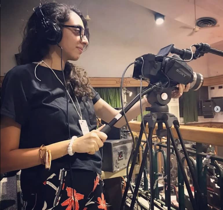 Mirna Fahmy is an Egyptian journalist roaming for investigative topics related to the environment, international politics, culture, economy, and other controversial issues.