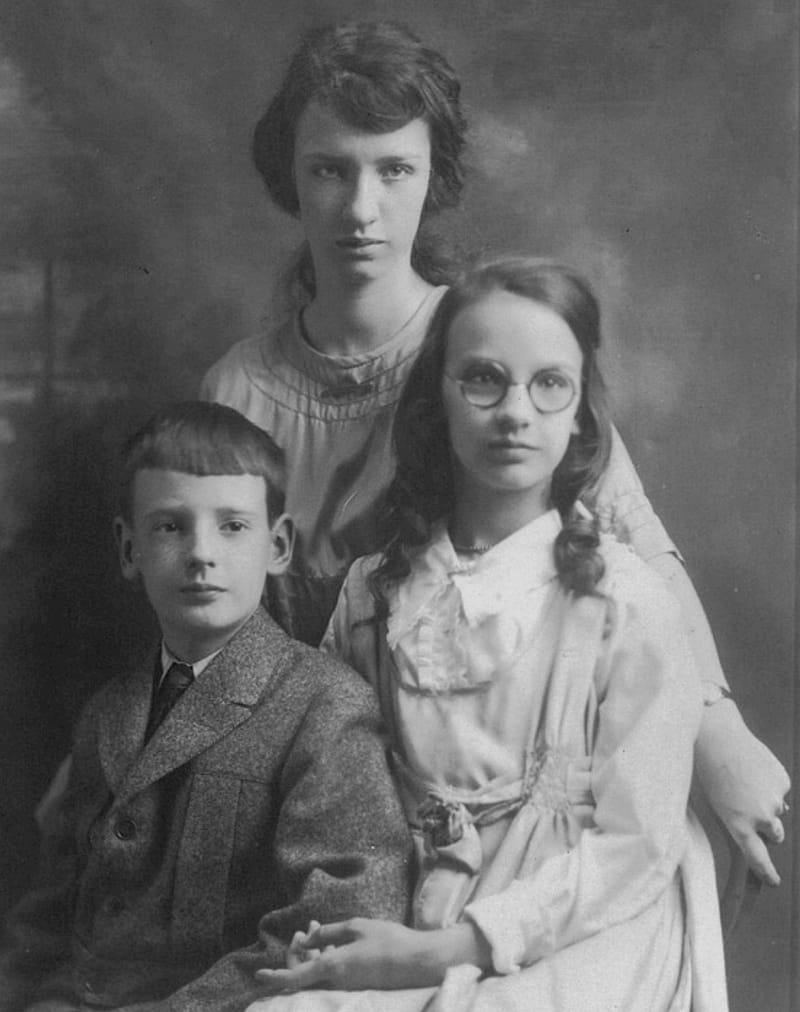 Grace Hopper - The Woman Who Taught Computers to Speak Our Language bio