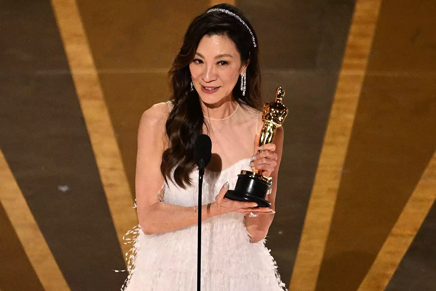 4 History-Making Moments For Women at the 2023 Oscars - Slide 1 (Source Getty)